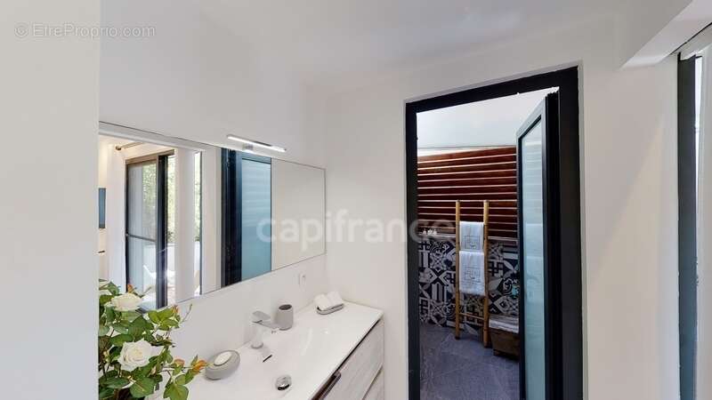 Maison à CAPESTERRE-BELLE-EAU