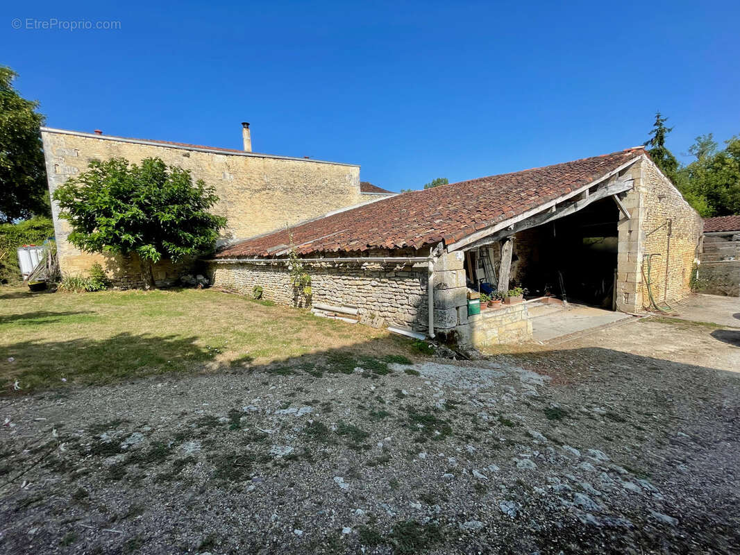 Maison à SAINT-SAVINIEN