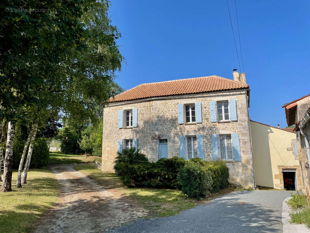 Maison à SAINT-SAVINIEN