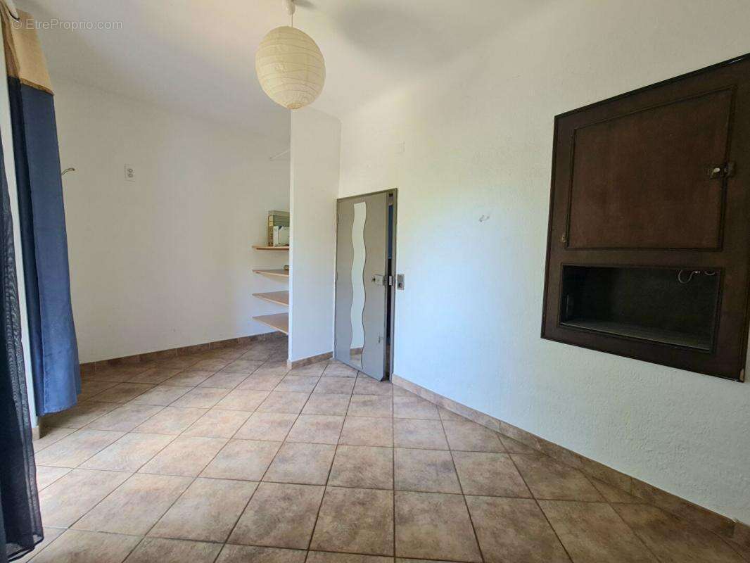 Maison à LES SALLES-DU-GARDON