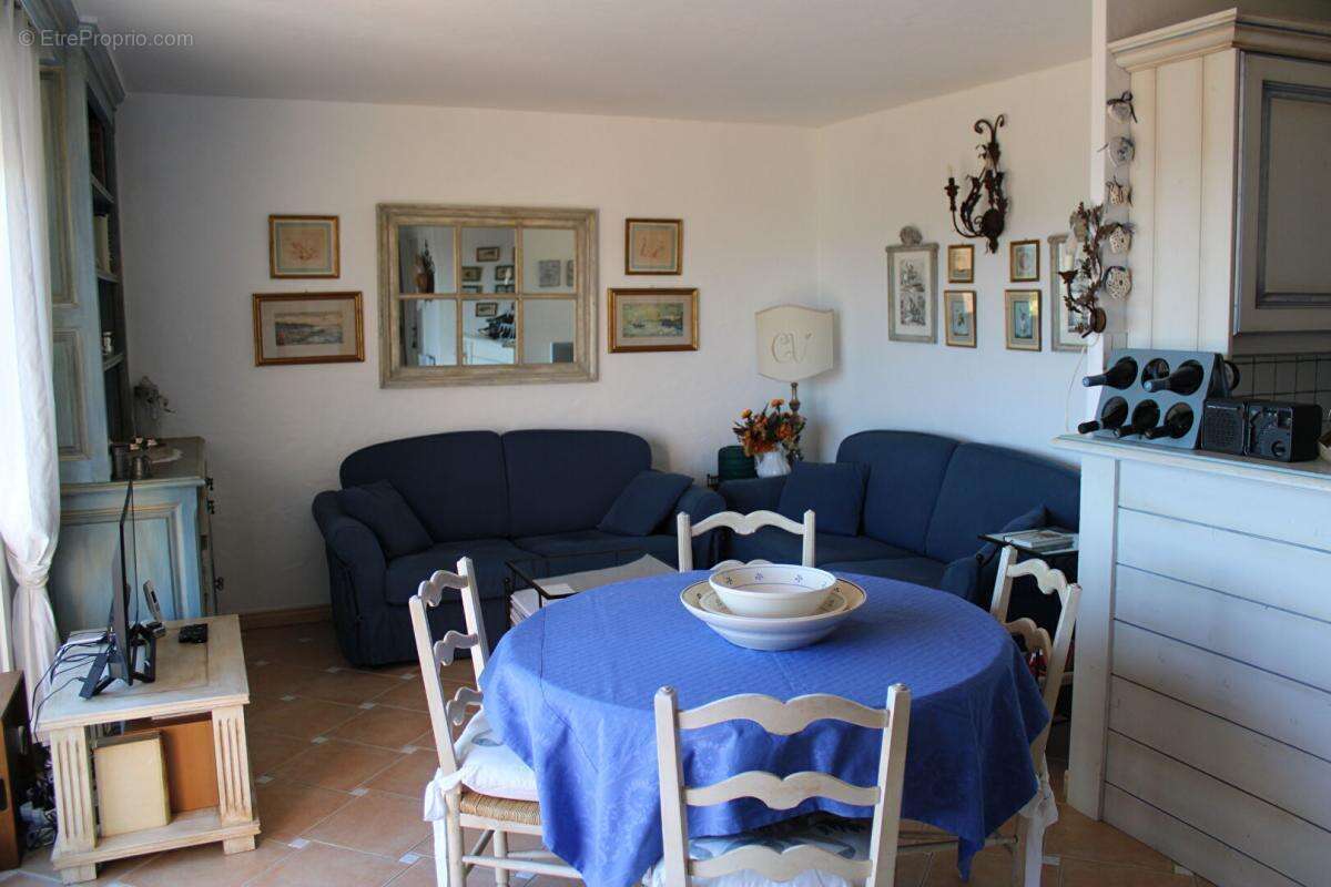Appartement à ROQUEBRUNE-SUR-ARGENS