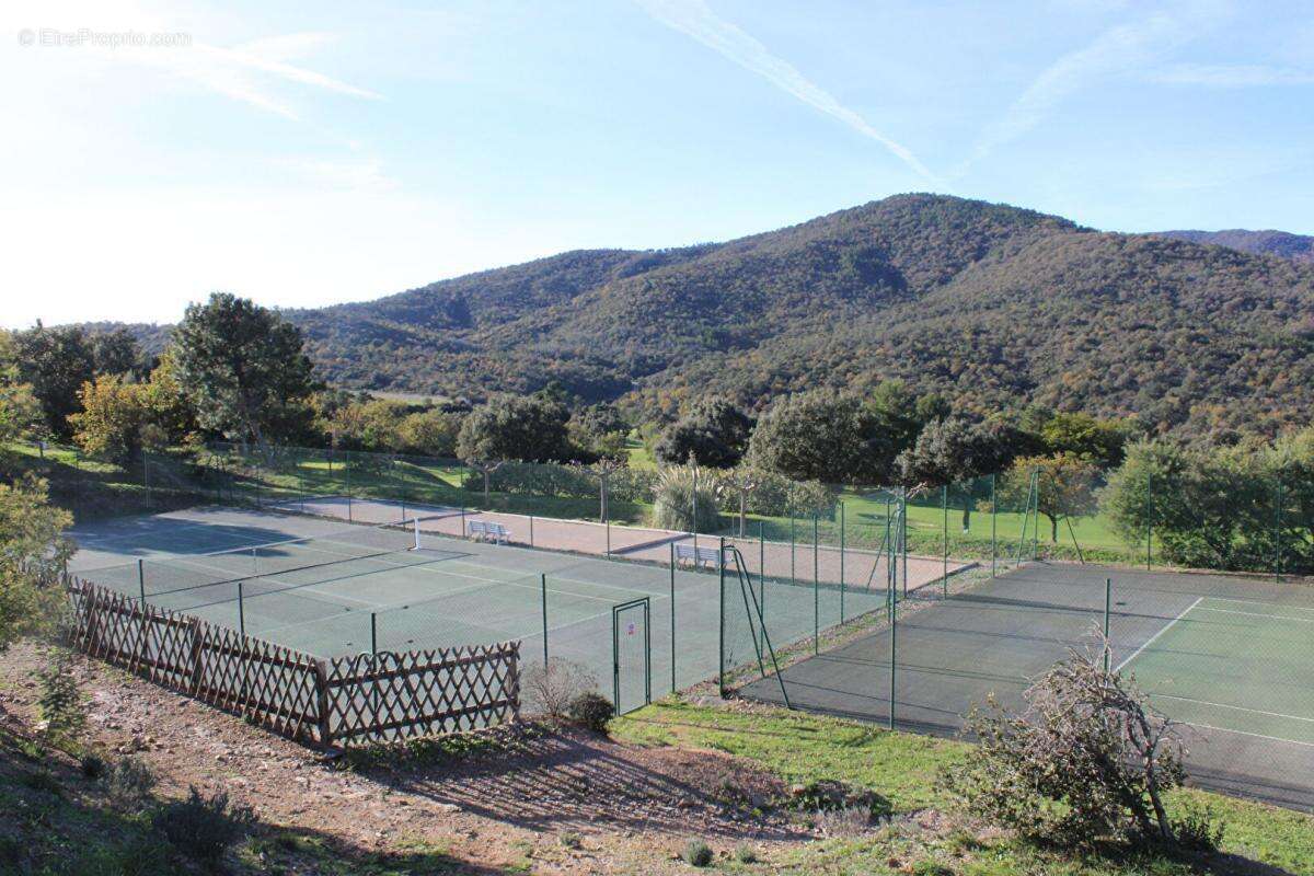 Appartement à ROQUEBRUNE-SUR-ARGENS