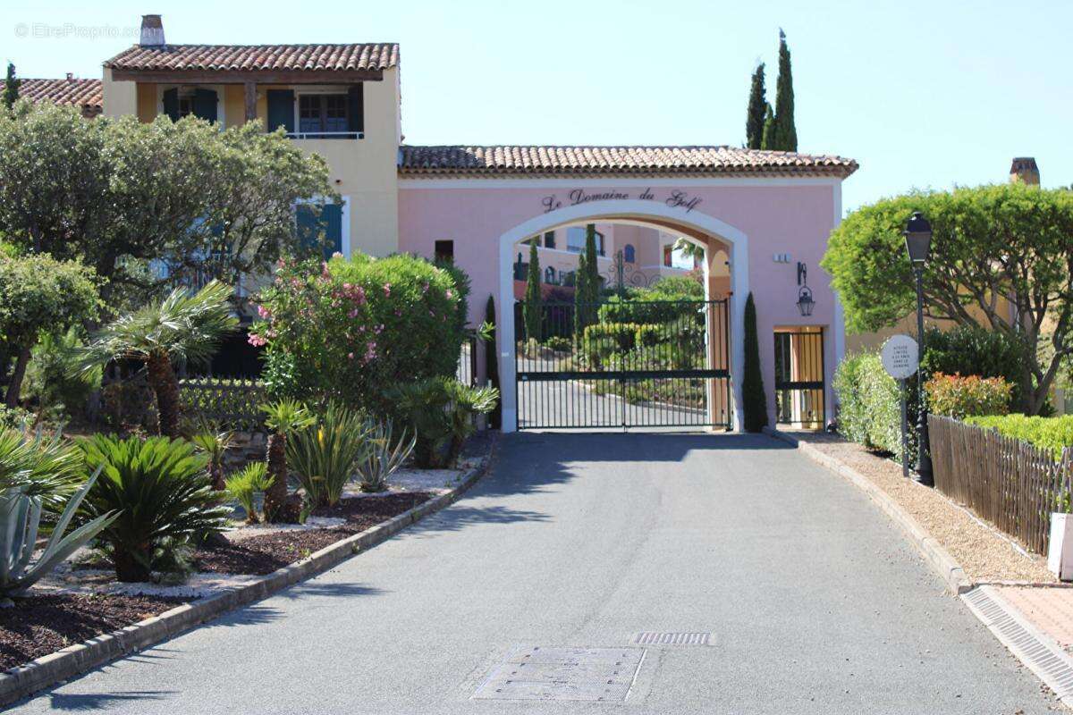 Appartement à ROQUEBRUNE-SUR-ARGENS