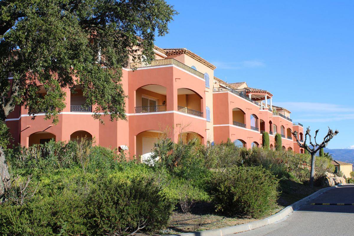 Appartement à ROQUEBRUNE-SUR-ARGENS