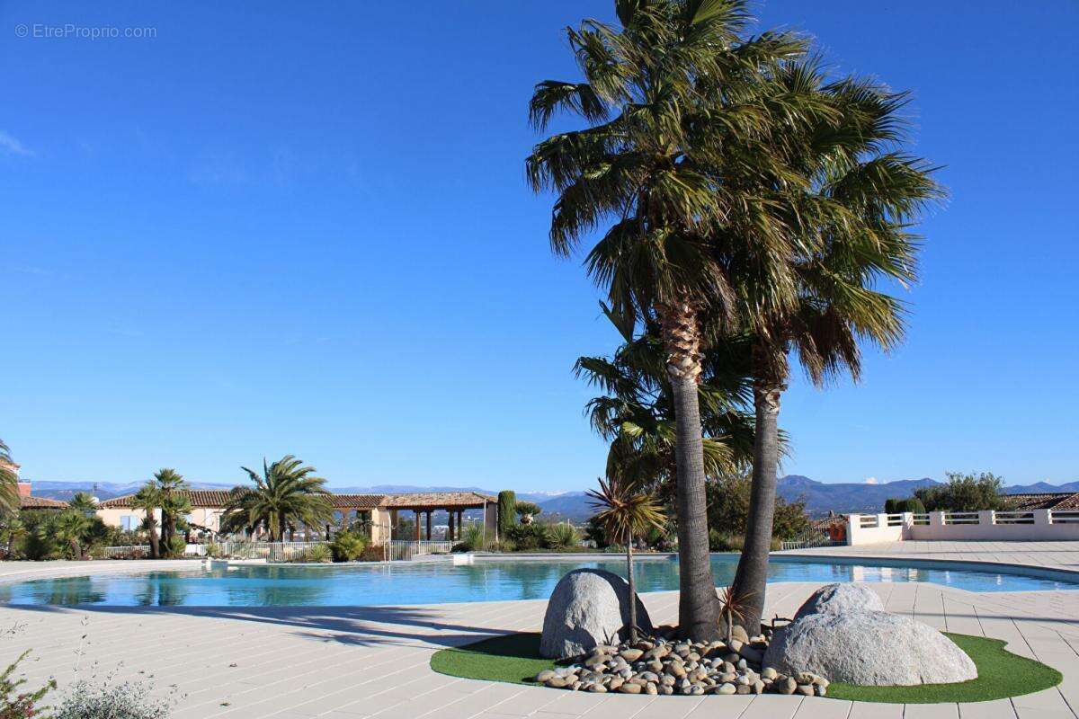 Appartement à ROQUEBRUNE-SUR-ARGENS