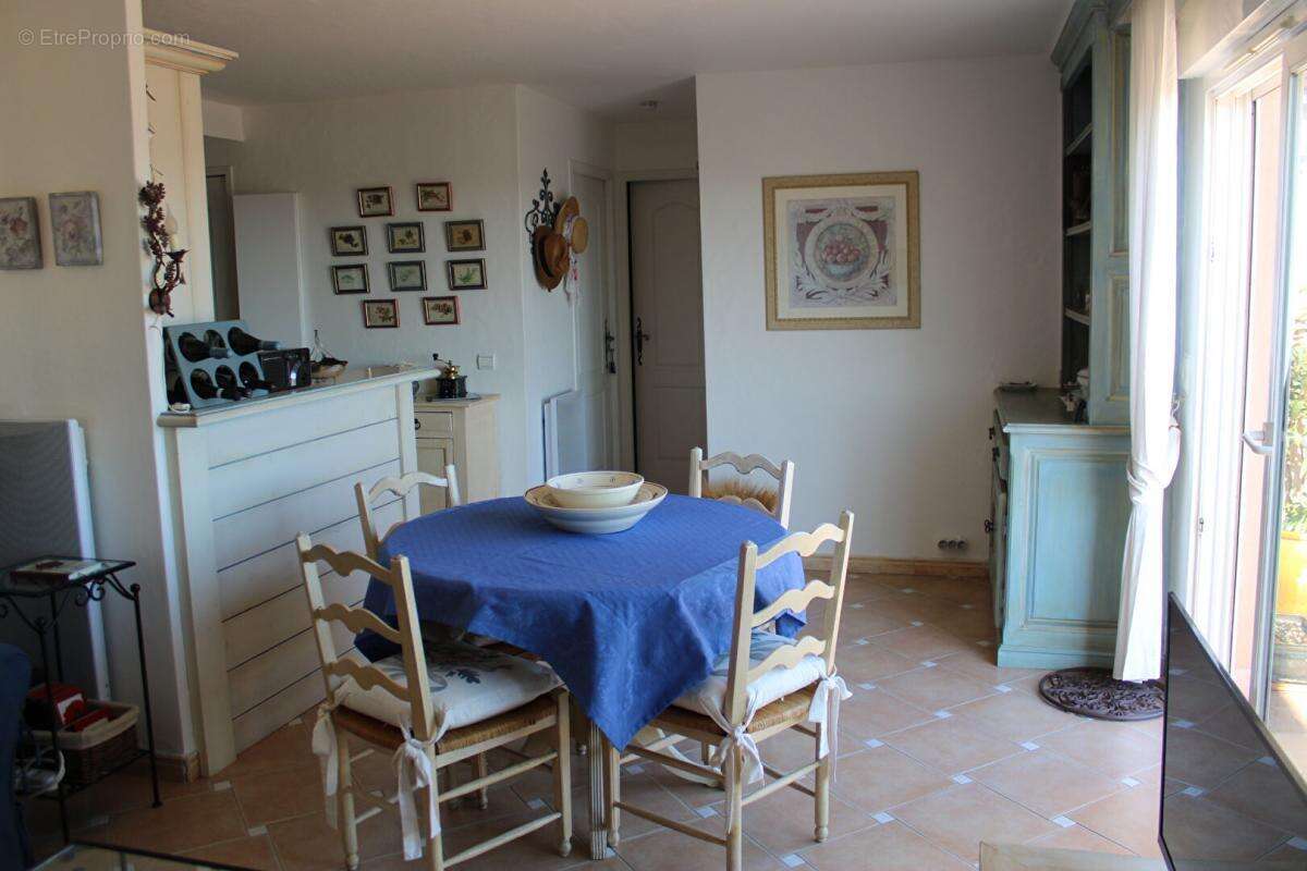 Appartement à ROQUEBRUNE-SUR-ARGENS