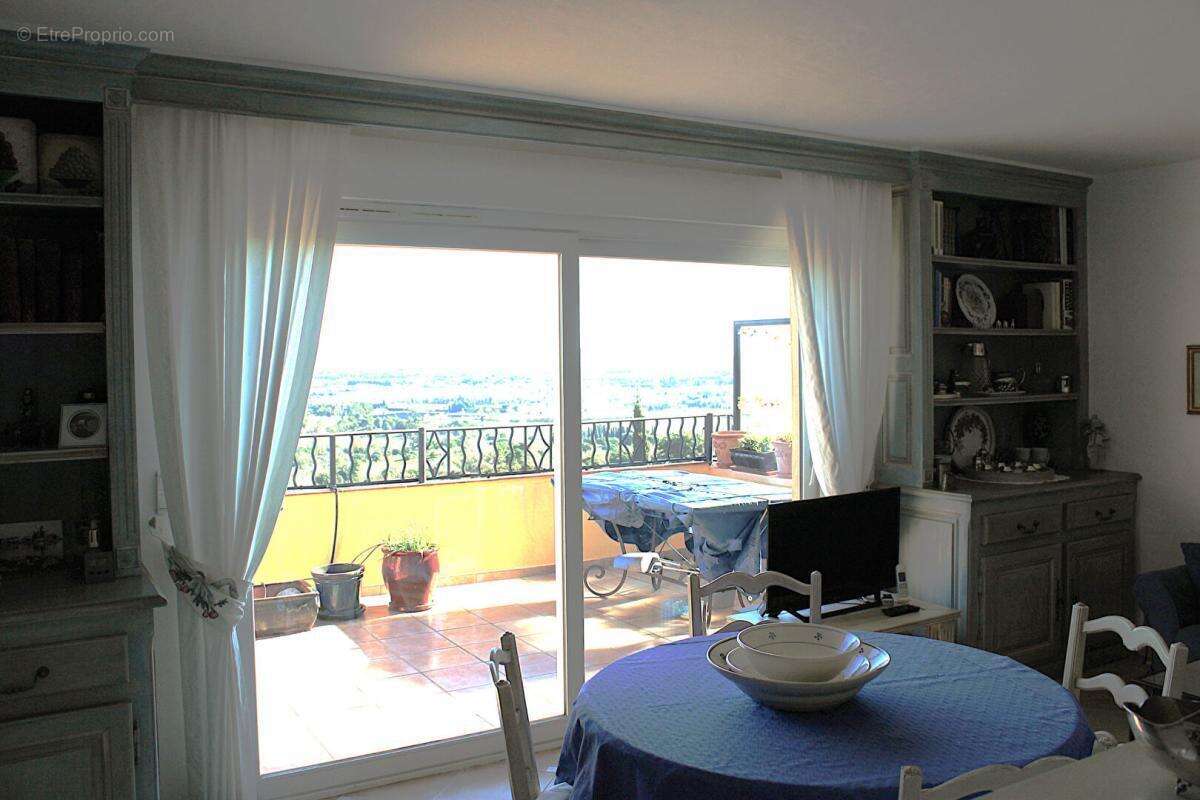 Appartement à ROQUEBRUNE-SUR-ARGENS