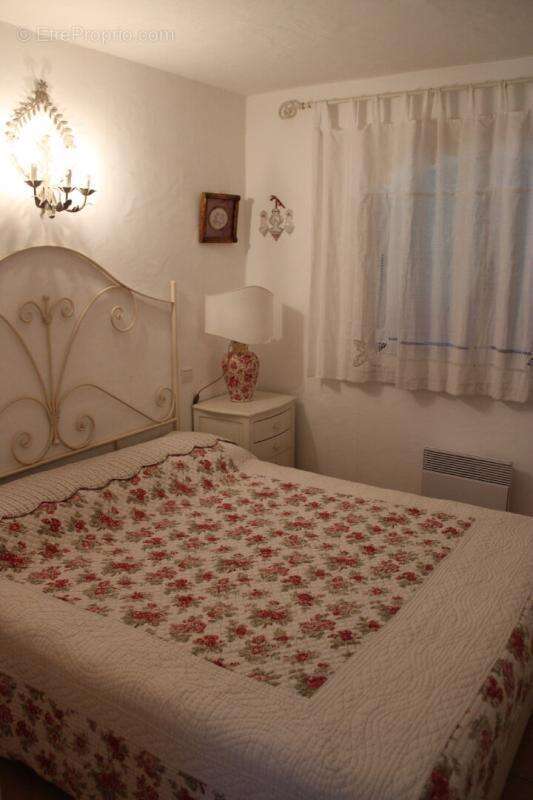 Appartement à ROQUEBRUNE-SUR-ARGENS