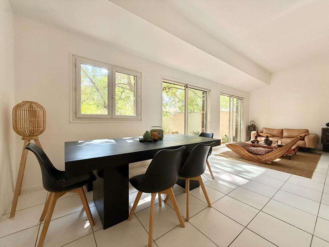 Appartement à MARSEILLE-8E