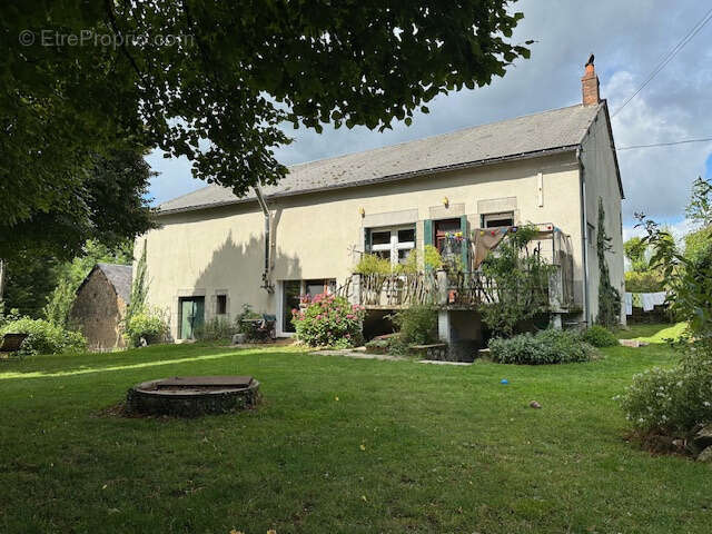 Maison à OUROUX-EN-MORVAN