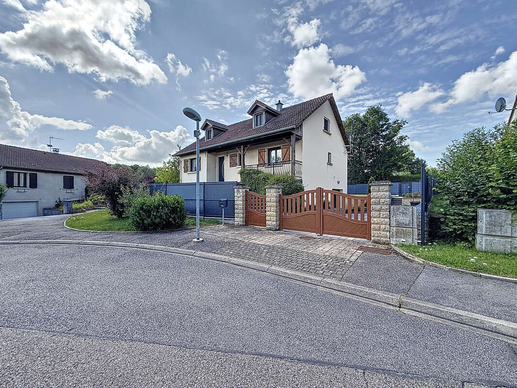 Maison à REMONCOURT
