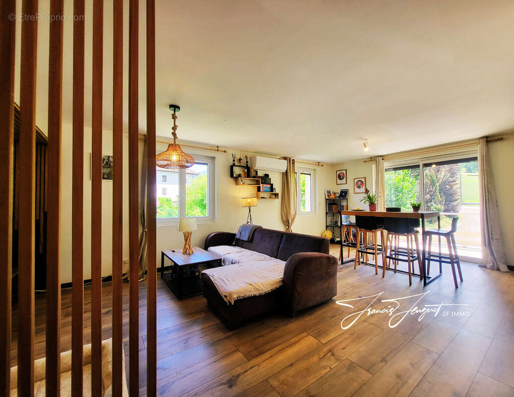 Appartement à ALBY-SUR-CHERAN