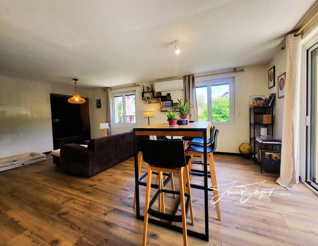 Appartement à ALBY-SUR-CHERAN