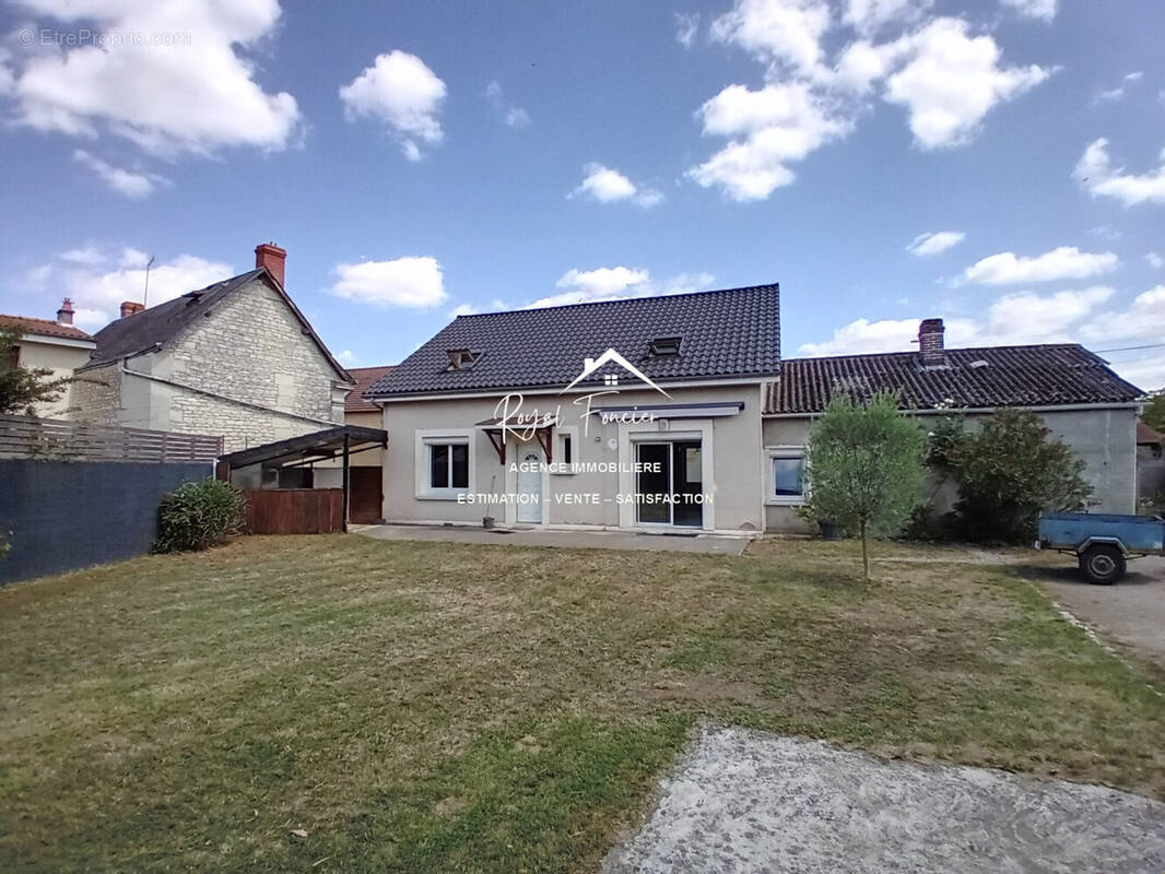 Maison ancienne de 135 m2 avec 4 chambres  - Maison à NAINTRE