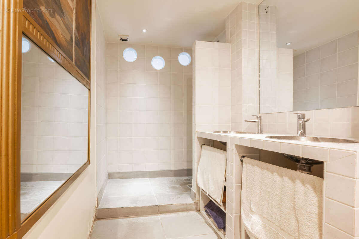 Appartement à LEVALLOIS-PERRET