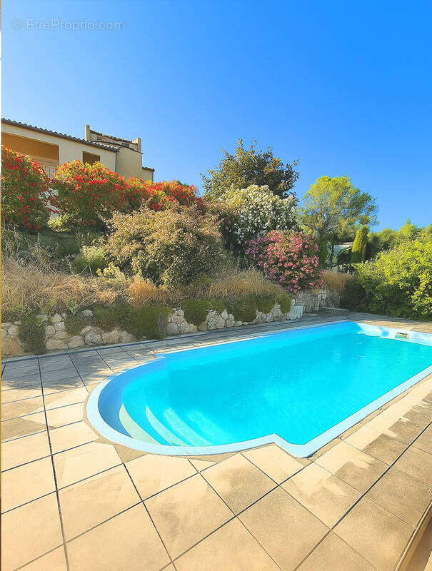 Maison à LA GARDE-ADHEMAR