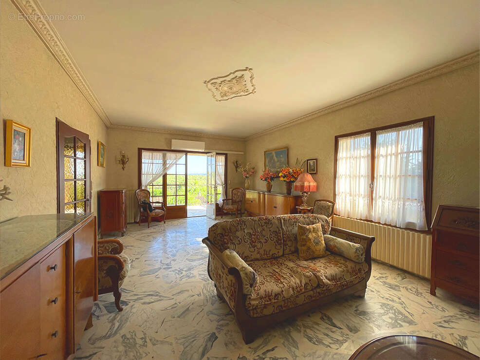 Maison à LA GARDE-ADHEMAR