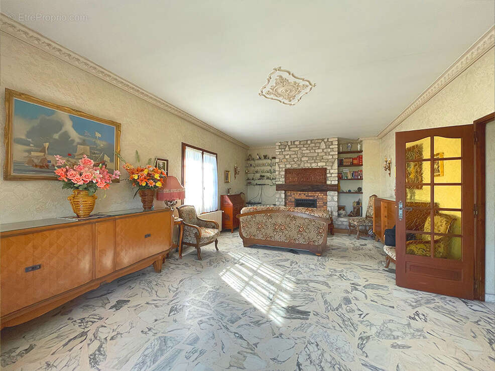 Maison à LA GARDE-ADHEMAR