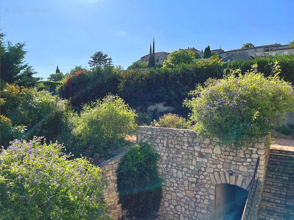 Maison à LA GARDE-ADHEMAR