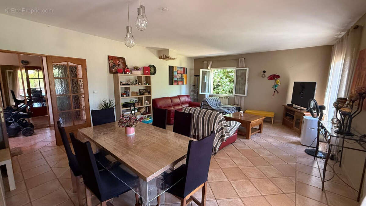 Maison à PEYROLLES-EN-PROVENCE