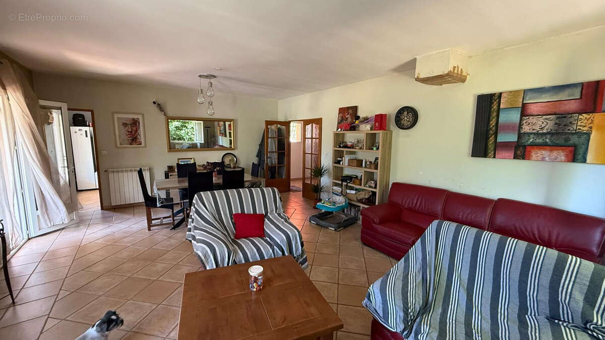 Maison à PEYROLLES-EN-PROVENCE