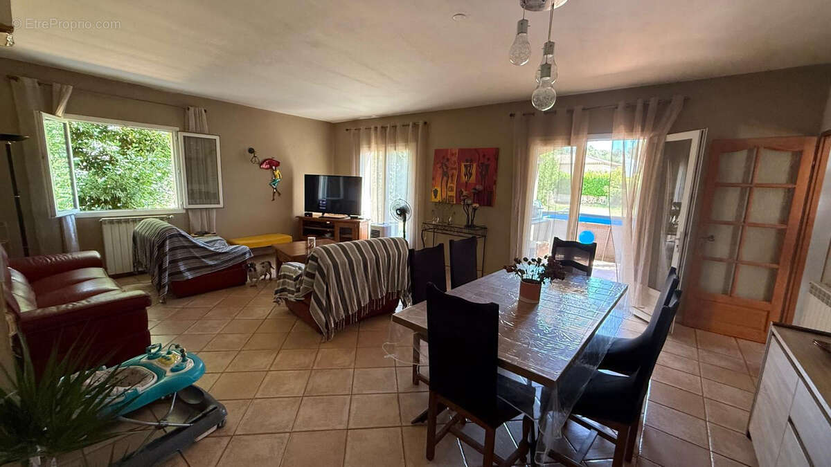 Maison à PEYROLLES-EN-PROVENCE