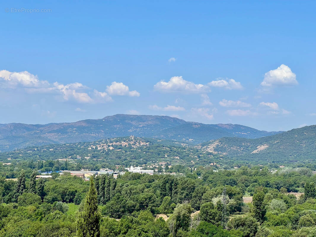 Appartement à COGOLIN