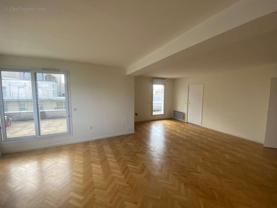Appartement à COURBEVOIE