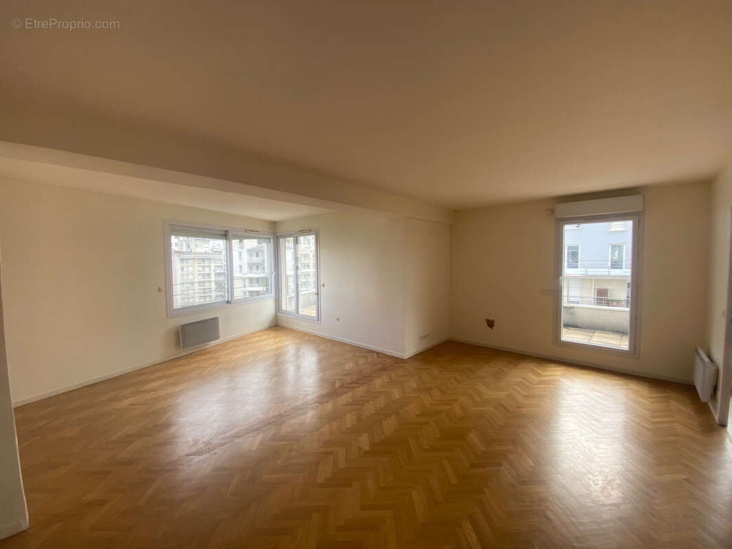 Appartement à COURBEVOIE