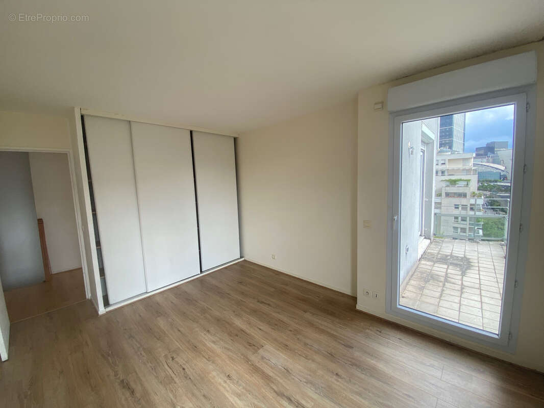 Appartement à COURBEVOIE