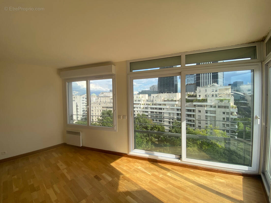 Appartement à COURBEVOIE