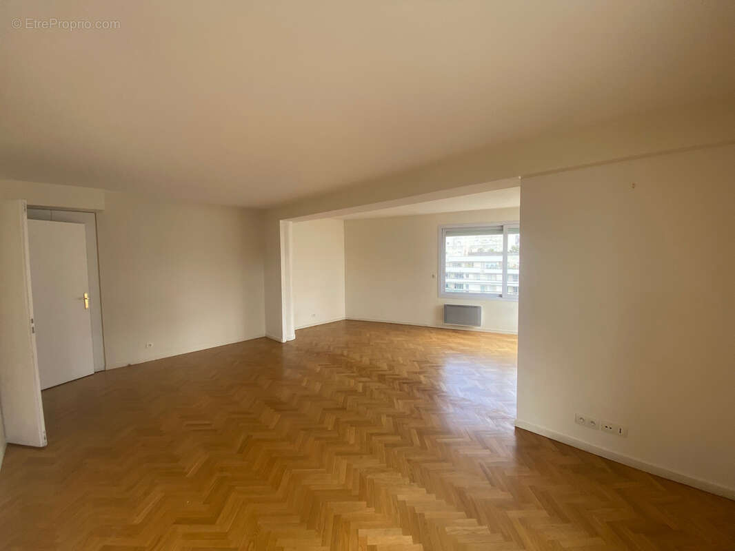 Appartement à COURBEVOIE