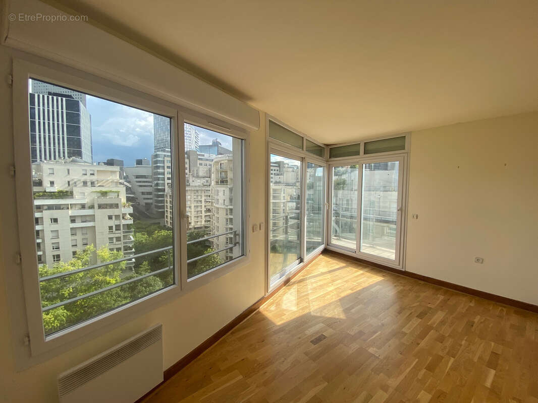 Appartement à COURBEVOIE