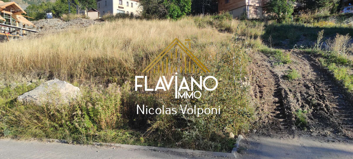 Terrain à LES THUILES