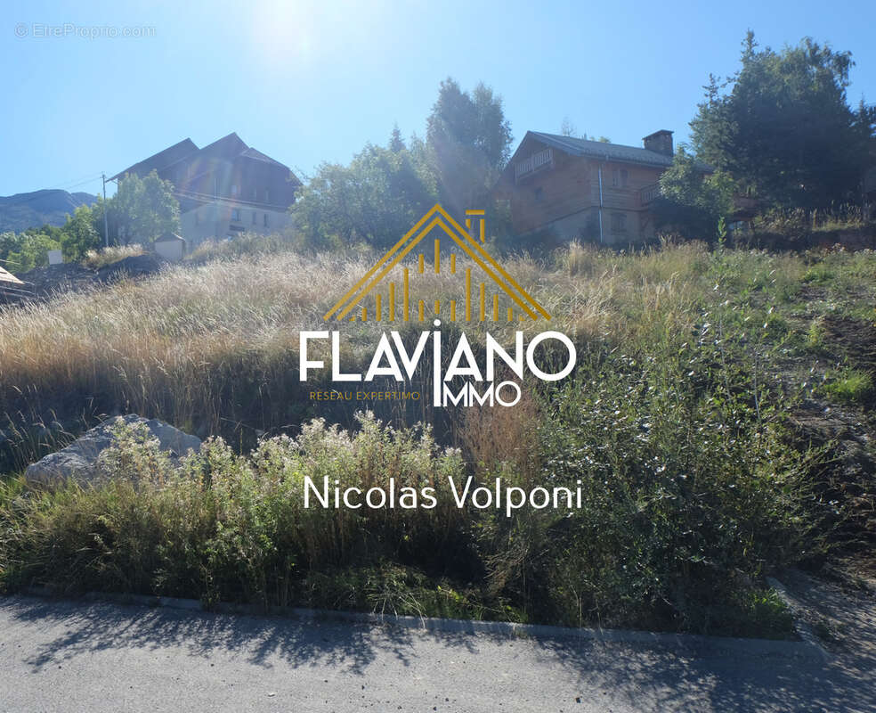 Terrain à LES THUILES