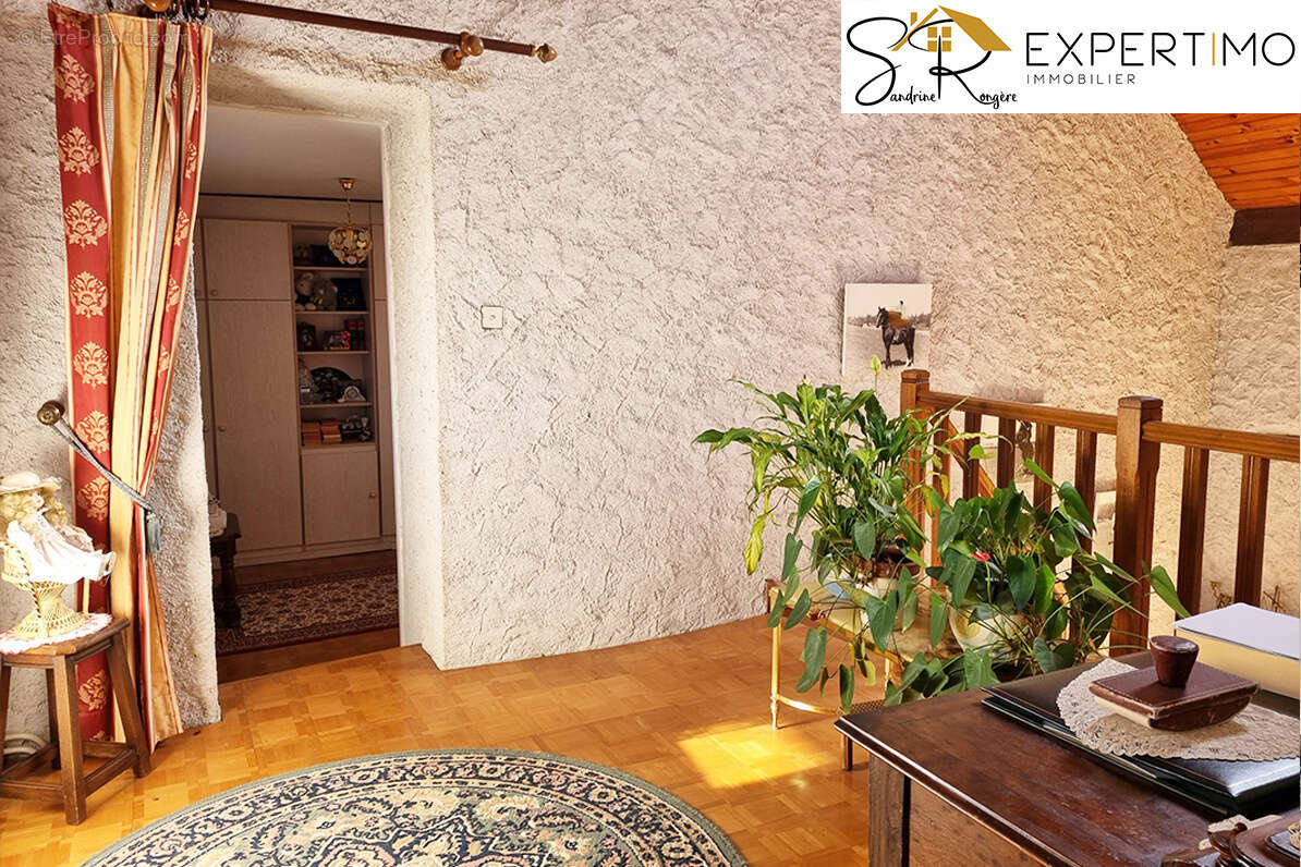 Maison à SAINT-QUINTIN-SUR-SIOULE