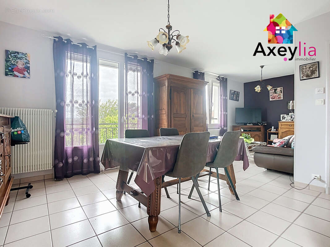 Maison à SAINT-VINCENT-DE-BOISSET