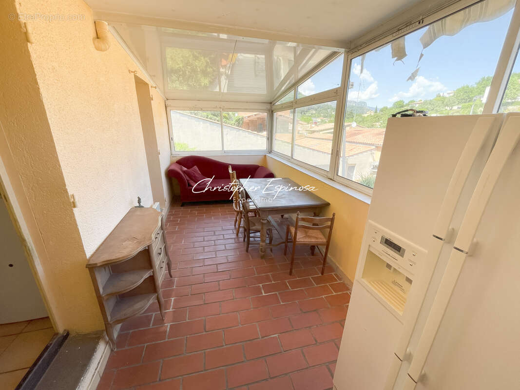 Appartement à CHATEAUNEUF-GRASSE