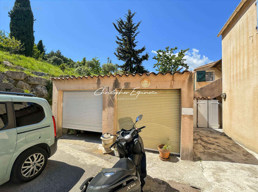 Appartement à CHATEAUNEUF-GRASSE
