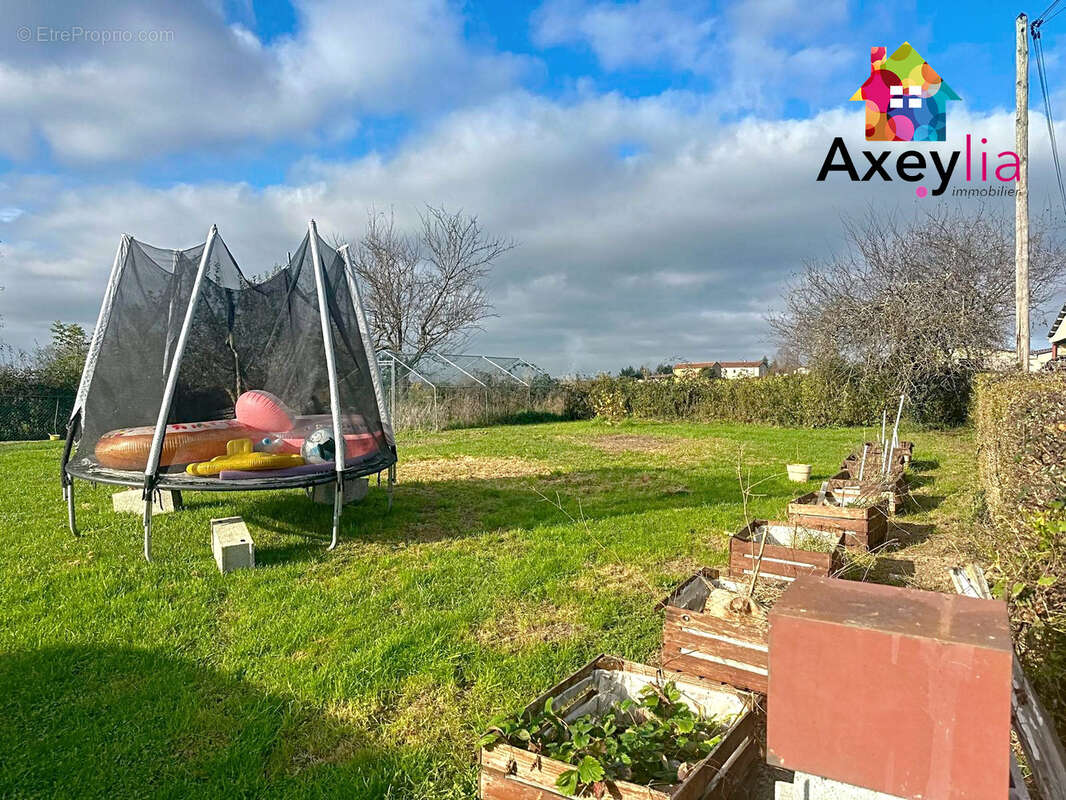 Maison à SAINT-JUST-LA-PENDUE