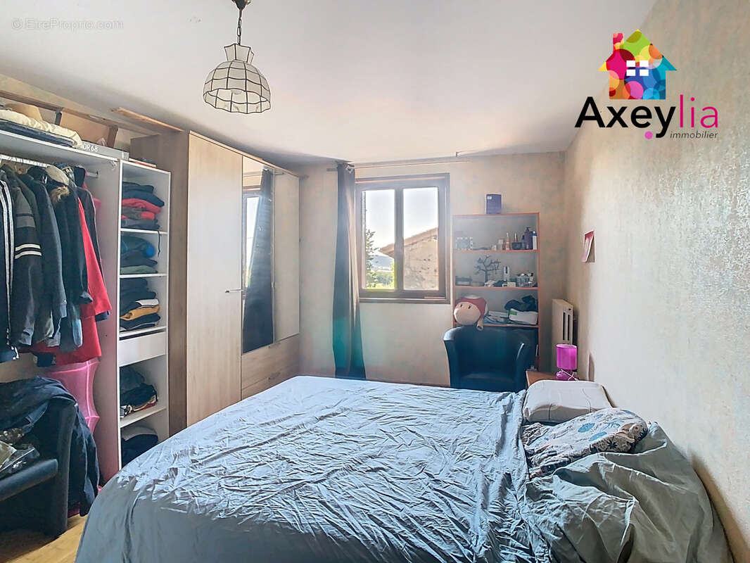 Maison à SAINT-JUST-LA-PENDUE