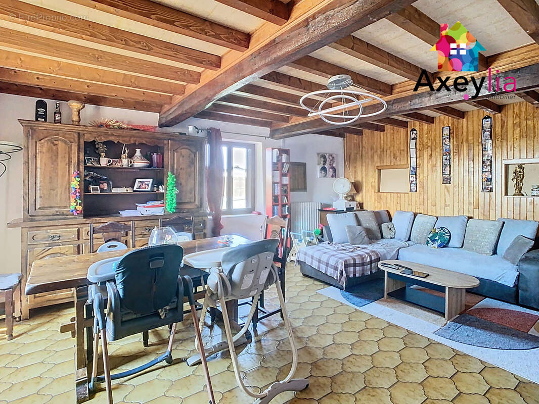 Maison à SAINT-JUST-LA-PENDUE