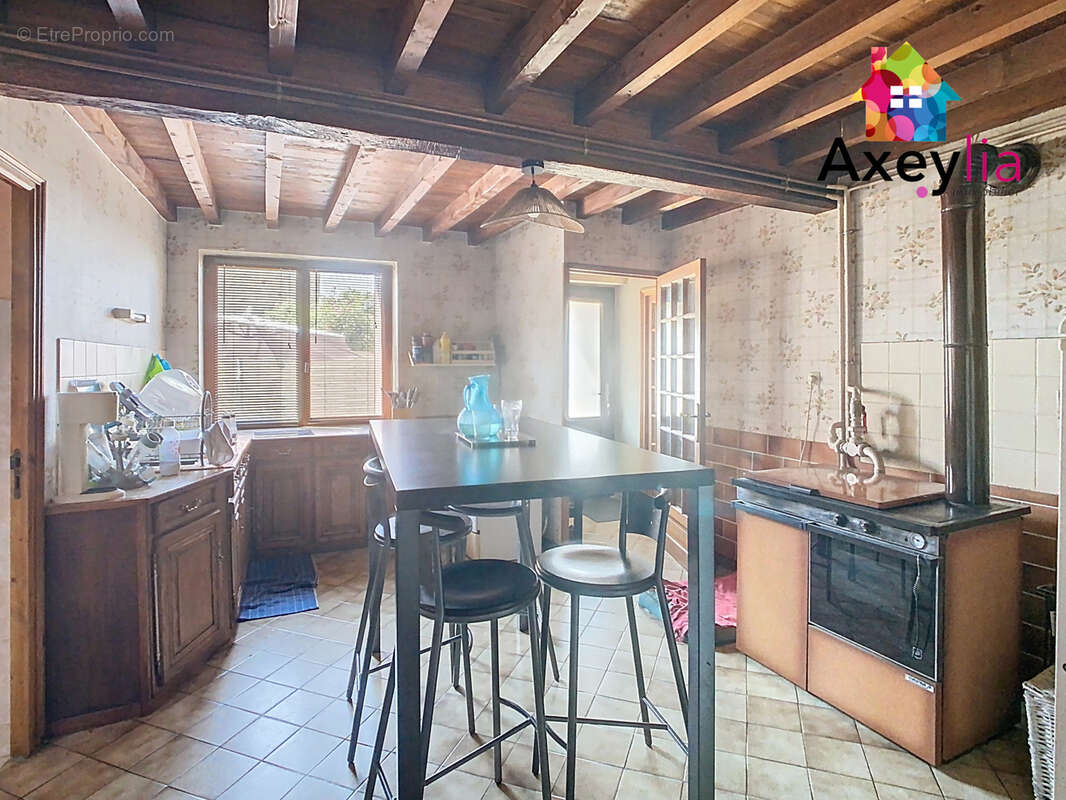 Maison à SAINT-JUST-LA-PENDUE