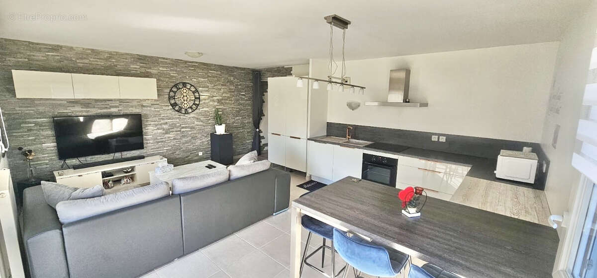 Appartement à VALLEIRY