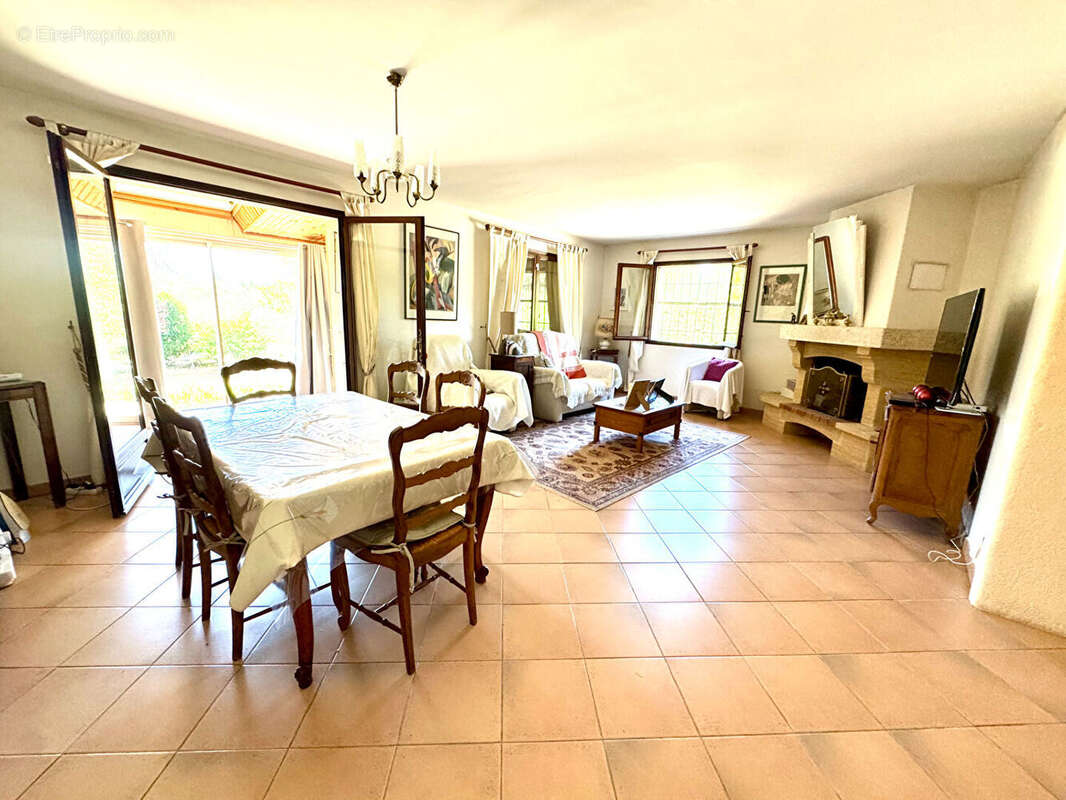 Maison à SAINT-CANNAT