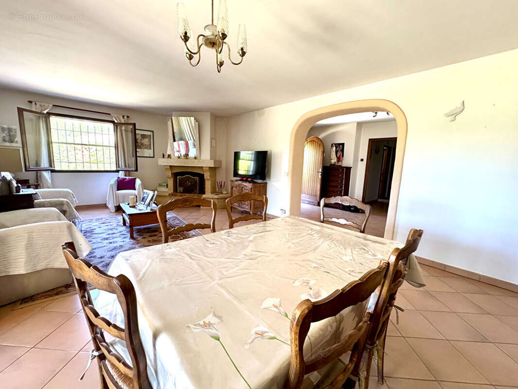 Maison à SAINT-CANNAT