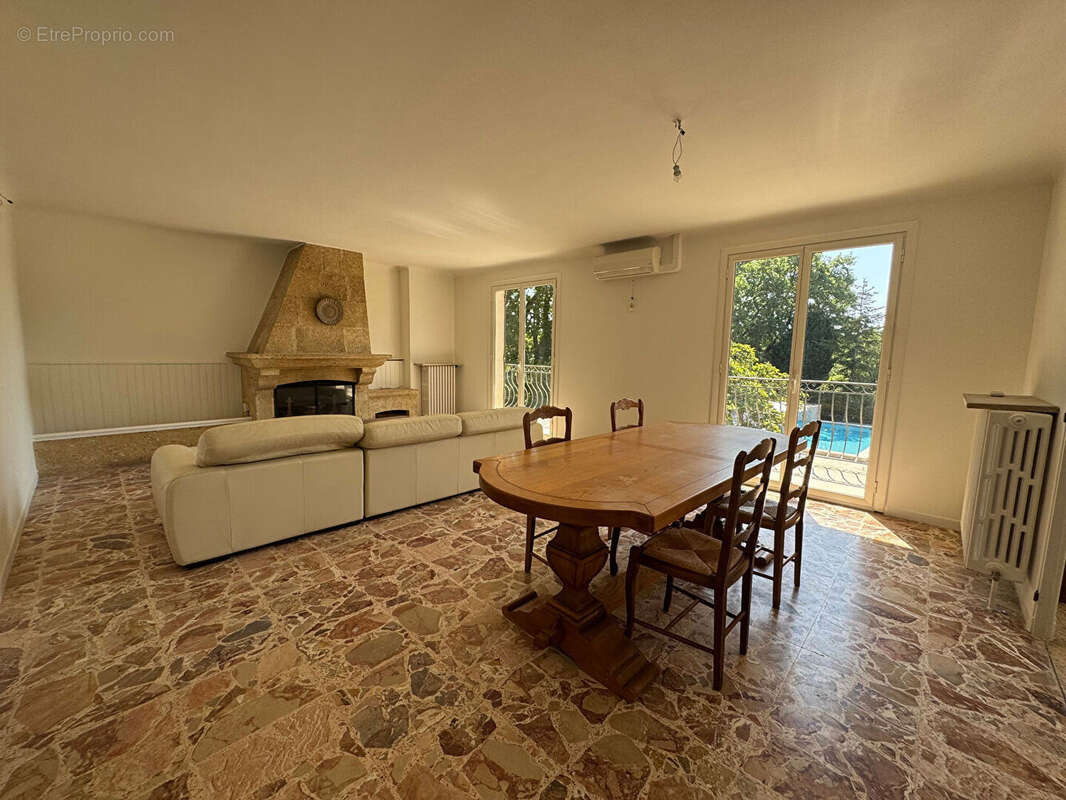 Maison à SAINT-CANNAT