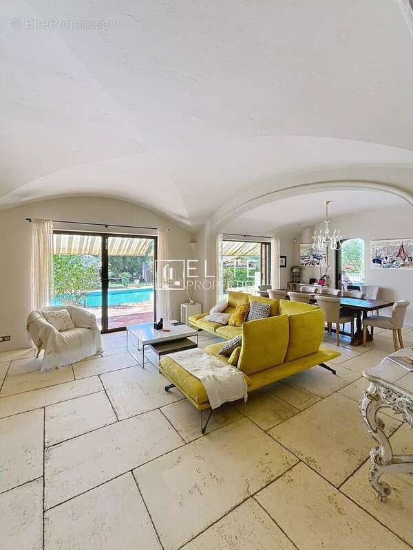 Maison à MOUANS-SARTOUX