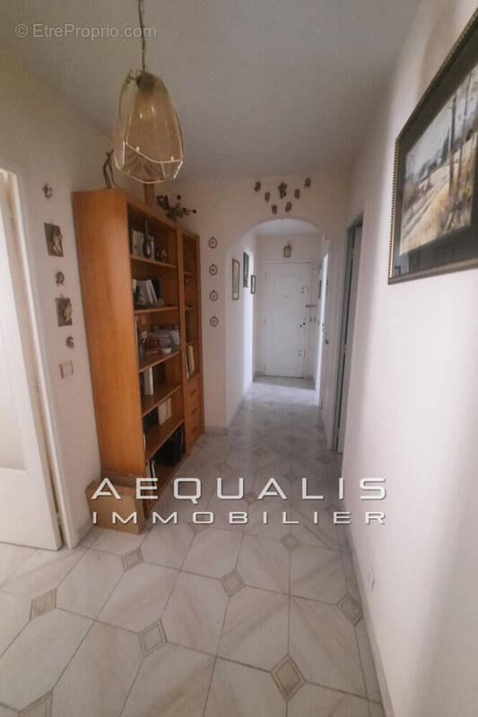 Appartement à SAINT-LAURENT-DU-VAR