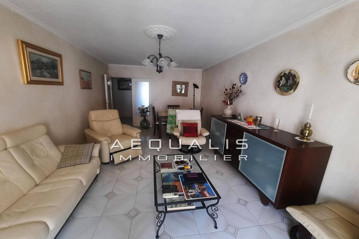 Appartement à SAINT-LAURENT-DU-VAR